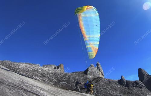 SB10_16112017_PARAGLIDING_KINABALU