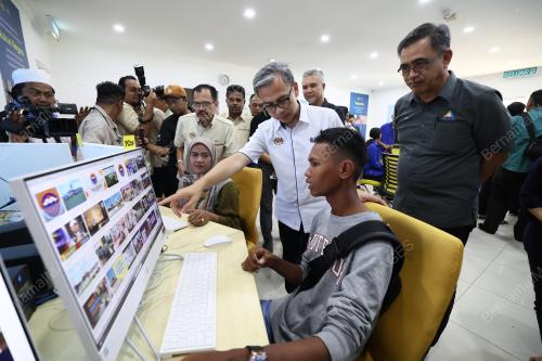 FAHMI FADZIL