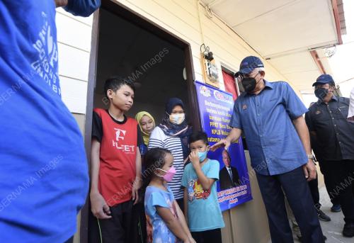 DATUK SERI MAHDZIR KHALID