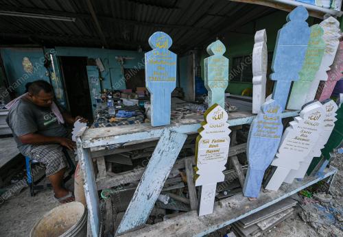 BATU NISAN KAMPUNG DUMPIL