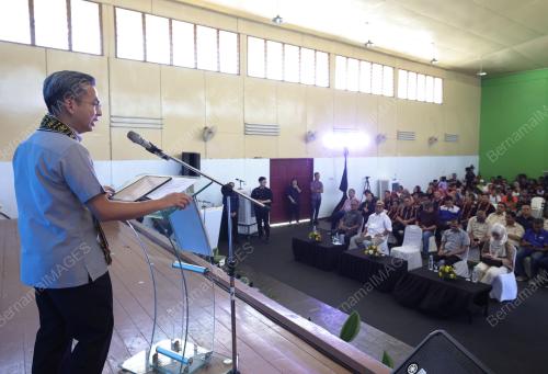 FAHMI FADZIL