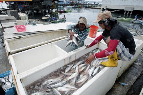 SB11_06032013_PASAR_TENANG
