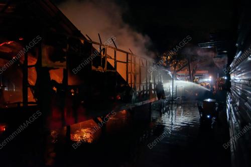 KEBAKARAN RUMAH ATAS AIR