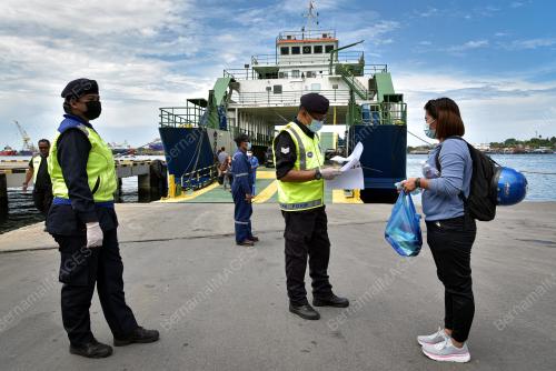 PEMERIKSAAN KETAT PDRM DI TERMINAL FERI
