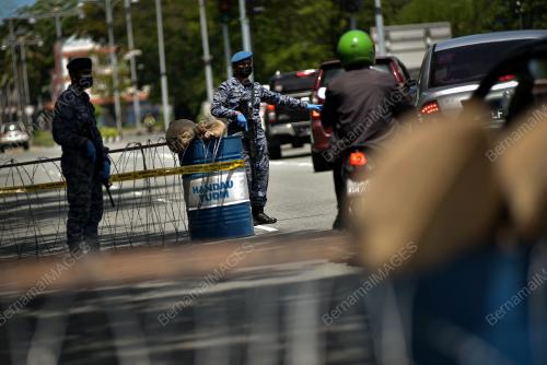SEKATAN PERGERAKAN PENUH BERSASAR - HARI PERTAMA