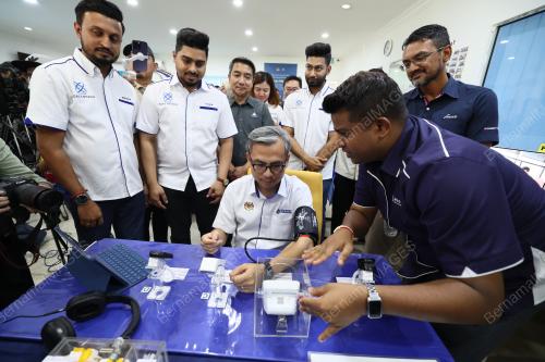 FAHMI FADZIL