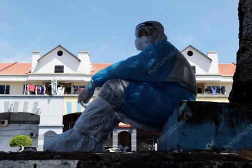 PETUGAS KESIHATAN COVID-19