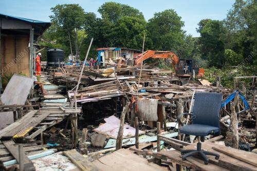ROBOH PENEMPATAN HARAM DI TANAH MUIS