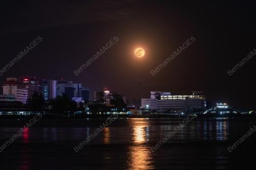 BULAN PENUH SUPERMOON