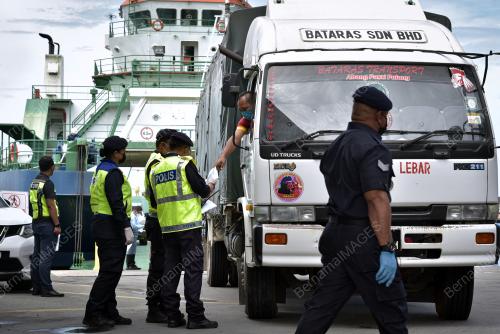 PEMERIKSAAN KETAT PDRM DI TERMINAL FERI