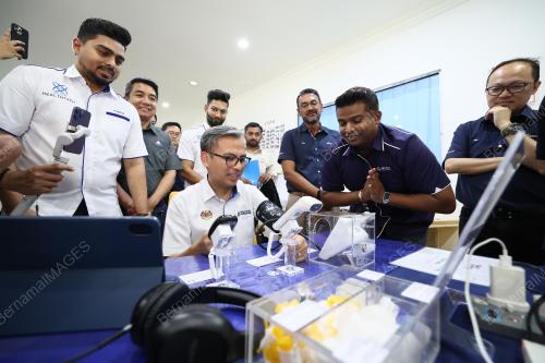 FAHMI FADZIL