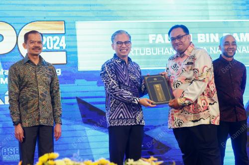 DATUK FAHMI FADZIL