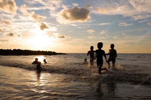 SB12_24112019_SUNSET_LABUAN