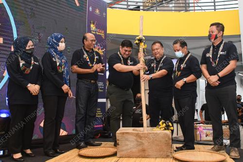 DATUK SERI ALEXANDER NANTA LINGGI