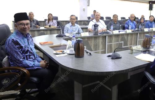DATUK SERI ANWAR IBRAHIM LAWAT LABUAN