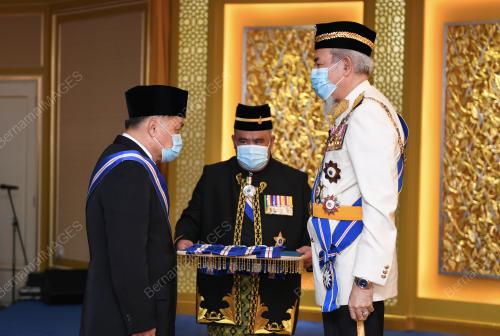 YANG DIPERTUA NEGERI SABAH TUN JUHAR MAHIRUDDIN