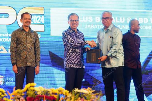 DATUK FAHMI FADZIL