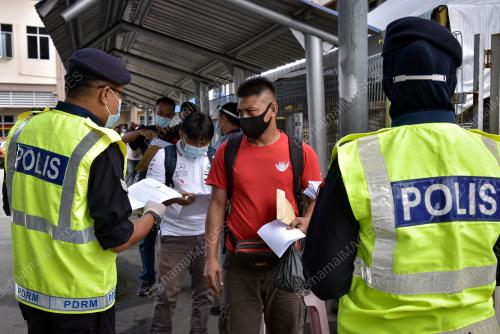 PEMERIKSAAN KETAT PDRM DI TERMINAL FERI
