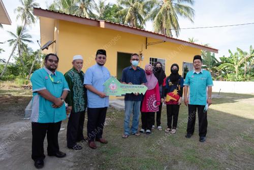 DATUK AHMAD MARZUK SHAARY