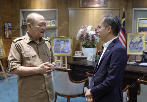 FAHMI FADZIL