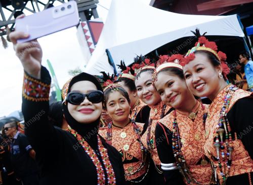 PESTA KAAMATAN