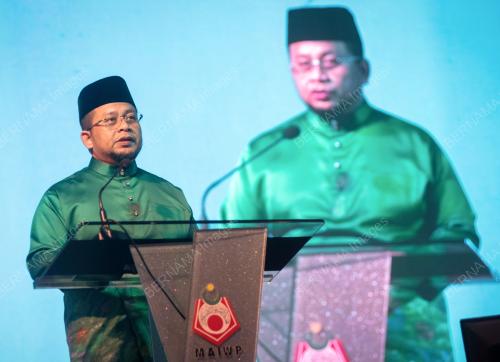 DATUK AHMAD MARZUK SHAARY