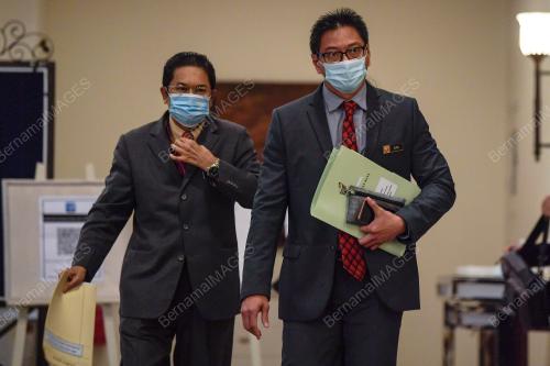DR AZMI SHAROM