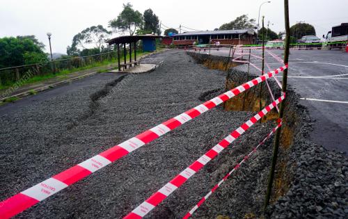 TEMPAT LETAK KENDERAAN TAMAN KINABALU RETAK