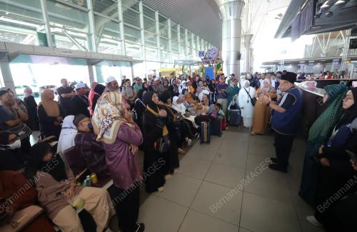 PENERBANGAN LAPANGAN TERBANG KKIA BATAL