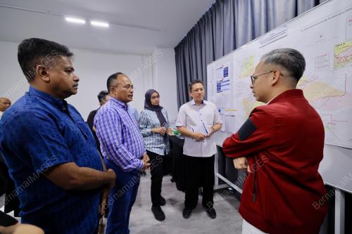 DATUK FAHMI FADZIL