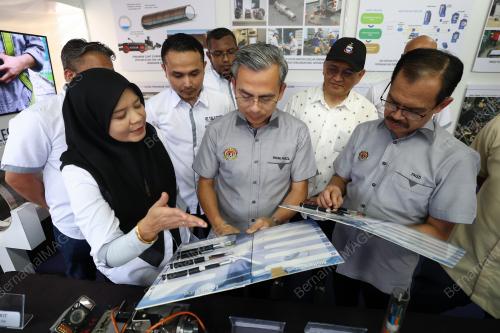 AHMAD FAHMI MOHAMED FADZIL