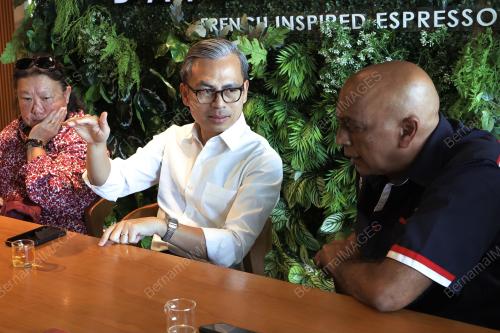 MENTERI KOMUNIKASI FAHMI FADZLI
