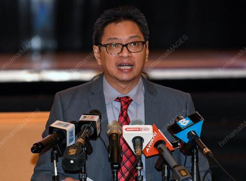 DR AZMI SHAROM