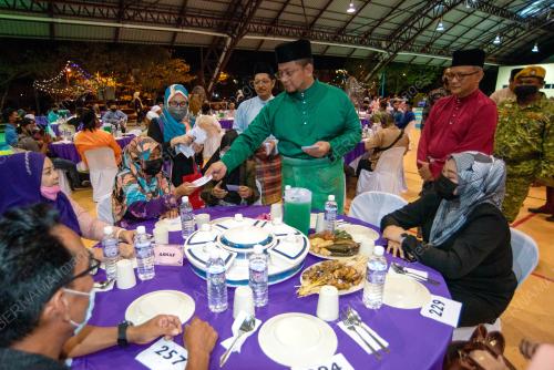 DATUK AHMAD MARZUK SHAARY