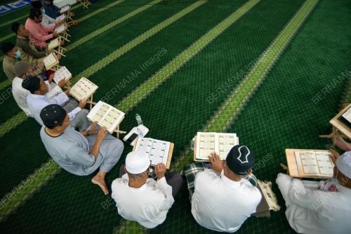 TADARUS DAN KHATAM AL-QURAN