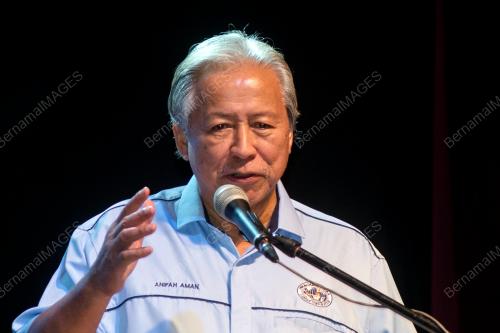 SENATOR TAN SRI ANIFAH AMAN