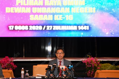 DR AZMI SHAROM