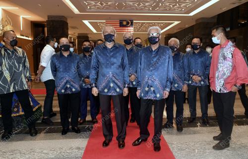 DATUK SERI ISMAIL SABRI YAAKOB