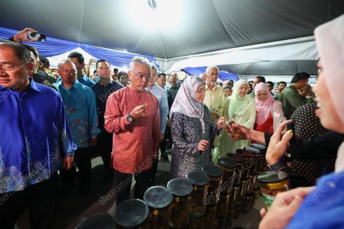 AL-SULTAN ABDULLAH RI'AYATUDDIN AL-MUSTAFA BILLAH SHAH