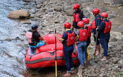 WATER RAFTING SUNGAI KIULU
