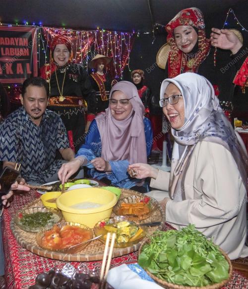 DR ZALIHA MUSTAFA
