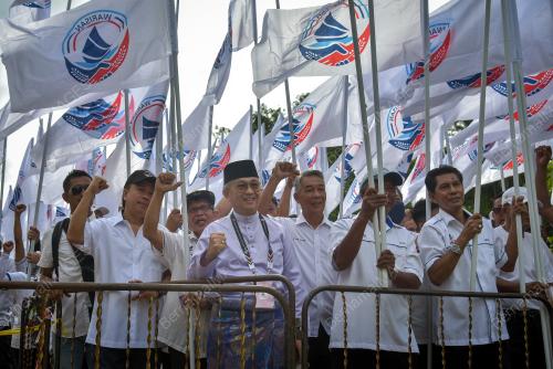 DATUK ROZMAN ISLI