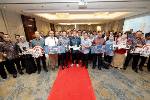 DATUK SERI TIONG KING SING