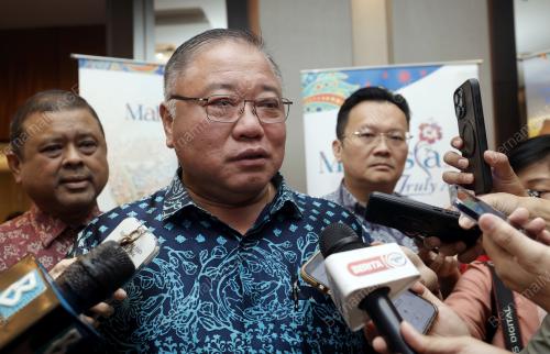 DATUK SERI TIONG KING SING