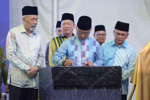 AL-SULTAN ABDULLAH RI'AYATUDDIN AL-MUSTAFA BILLAH SHAH