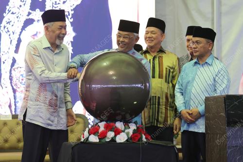 AL-SULTAN ABDULLAH RI'AYATUDDIN AL-MUSTAFA BILLAH SHAH