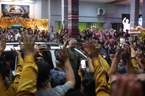 AL-SULTAN ABDULLAH RI'AYATUDDIN AL-MUSTAFA BILLAH SHAH