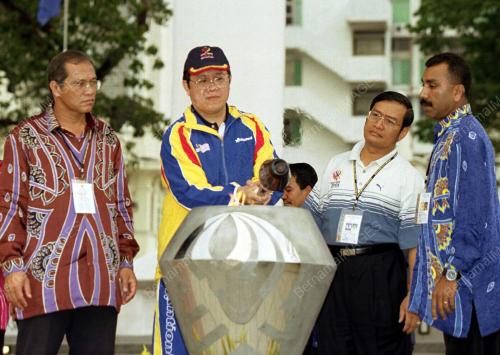 SEA01-08_09_2001_TORCH_RUN_02022016