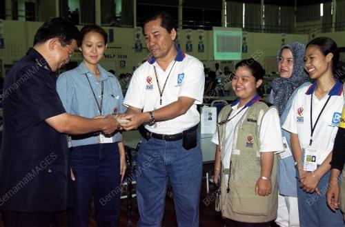 SEA02-14_09_2001_DONATIONS_02022016