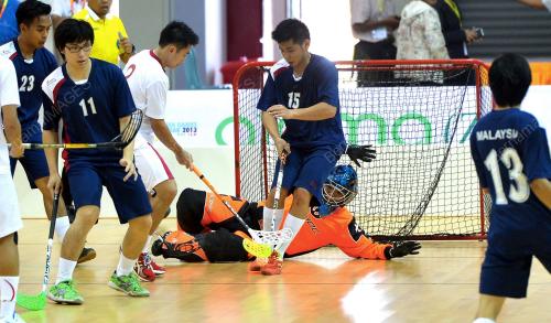 SEA07_05122013_FLOOR_BALL